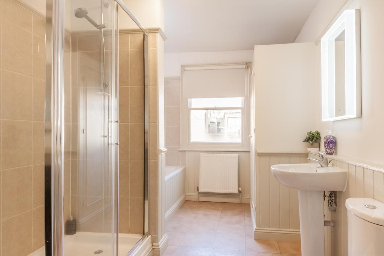 City Centre Stunning House-Roman Baths - 3Min Walk - 4 Bedrooms Dış mekan fotoğraf