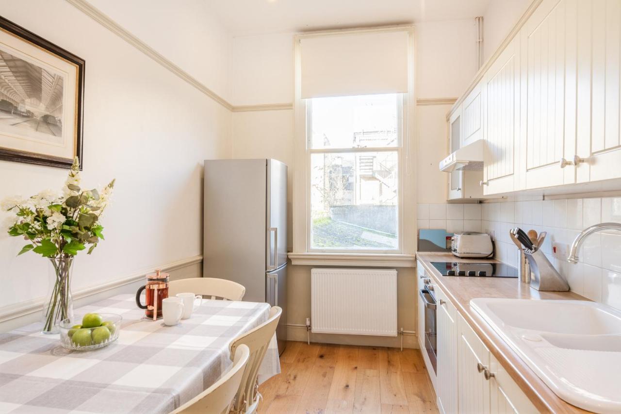 City Centre Stunning House-Roman Baths - 3Min Walk - 4 Bedrooms Dış mekan fotoğraf