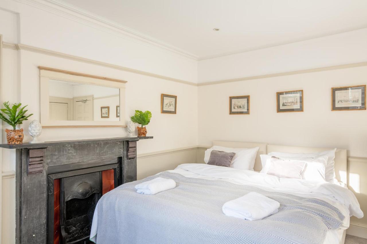 City Centre Stunning House-Roman Baths - 3Min Walk - 4 Bedrooms Dış mekan fotoğraf